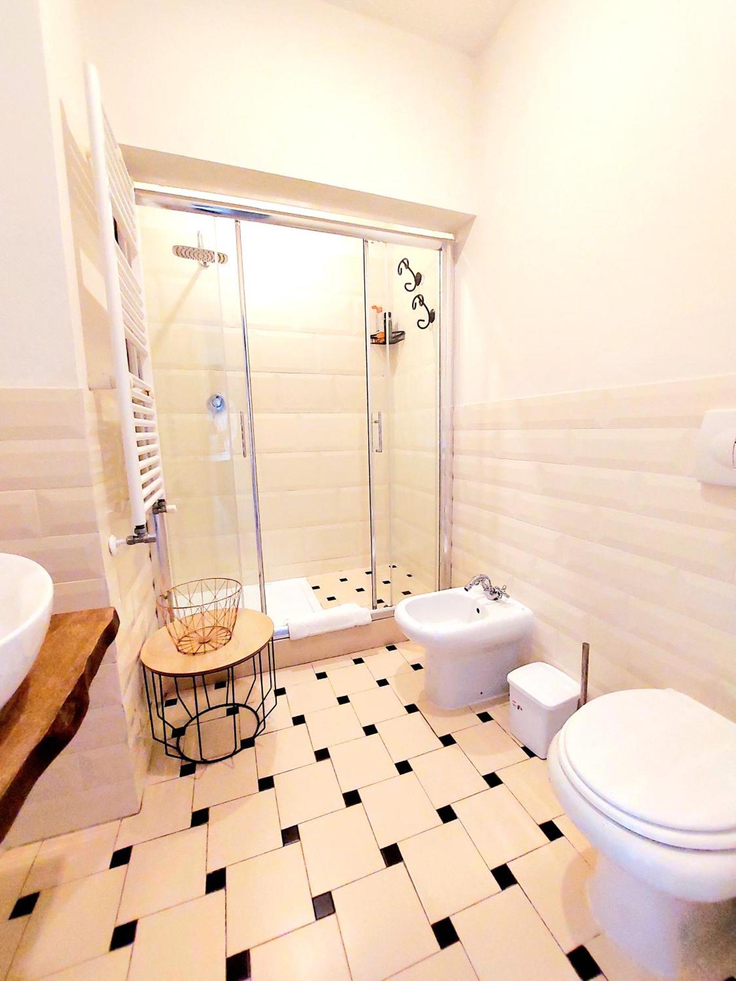 Vanity - 4 Bedrooms With 4 Bathrooms - Ac & Wifi Rom